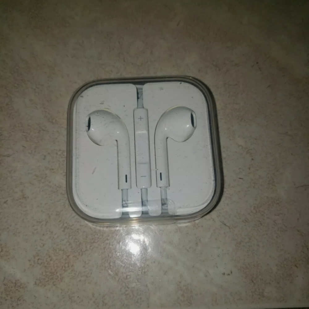 Original Apple Wired EarPods Unopened